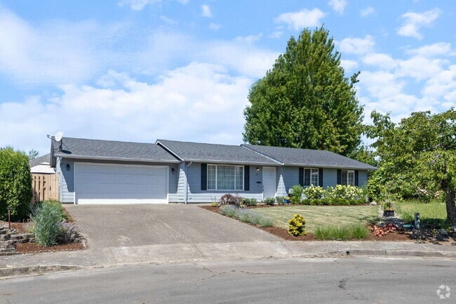 Building Photo - "Charming 3-Bedroom Home in McMinnville wi...