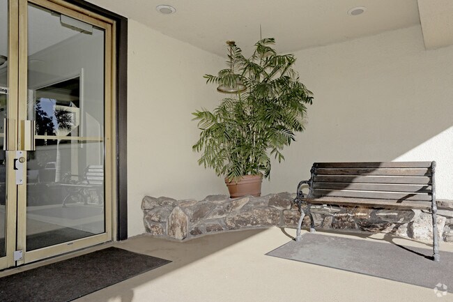 Photo - Howard Crest