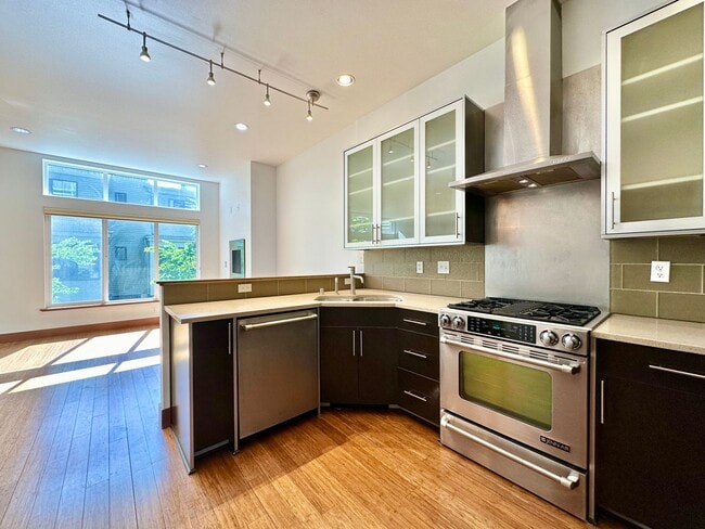 Photo - Stunning Townhome for Lease  in Seattle’s ...