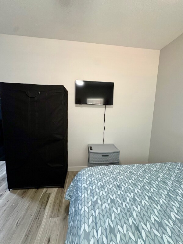 Photo - 28409 Victoria Rd