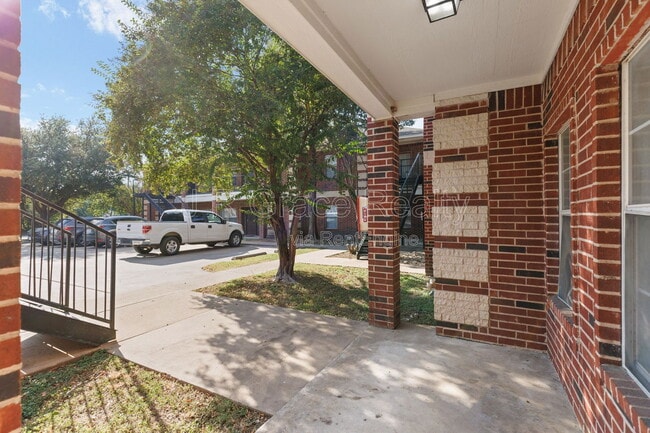 Photo - 1521 Bagby Ave Unit F