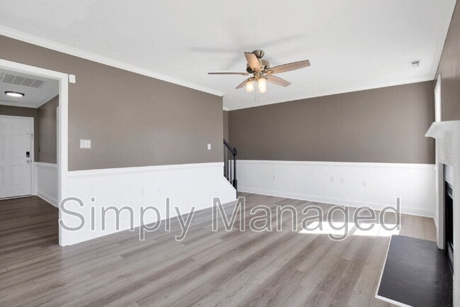 Photo - 304 Hawthorn Dr