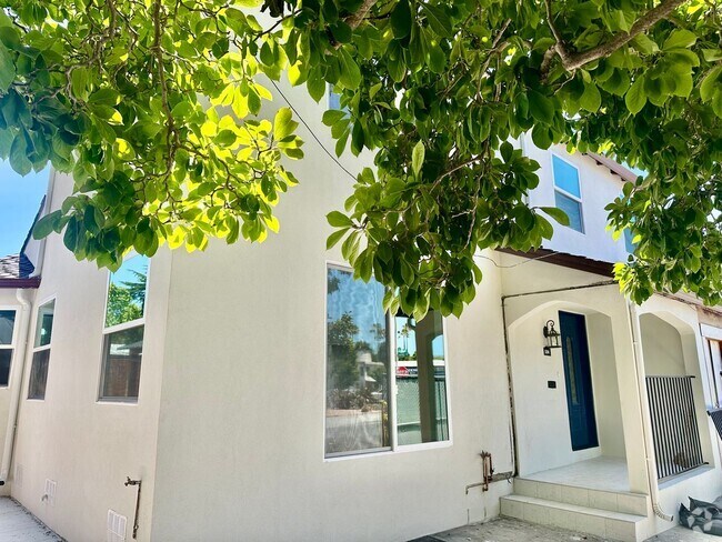 Building Photo - Beautiful, Brand New Sunnyvale Home -Walk ...