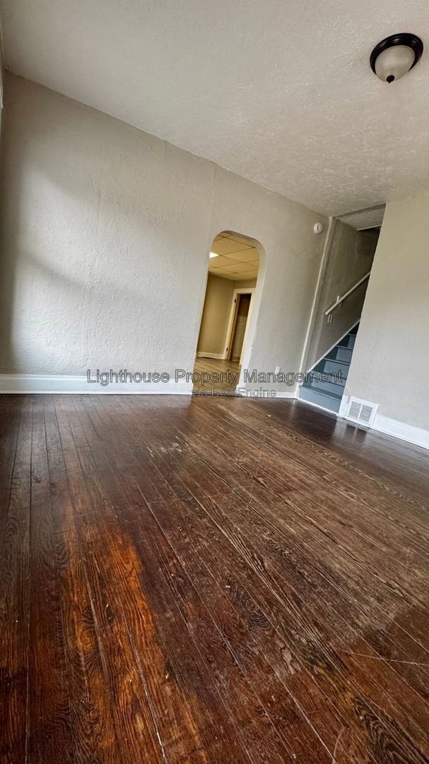 Photo - 871 Wood St