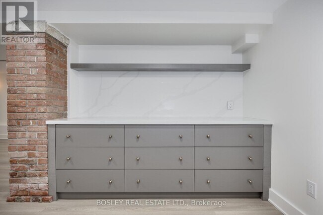 Photo - 334 Gladstone Ave