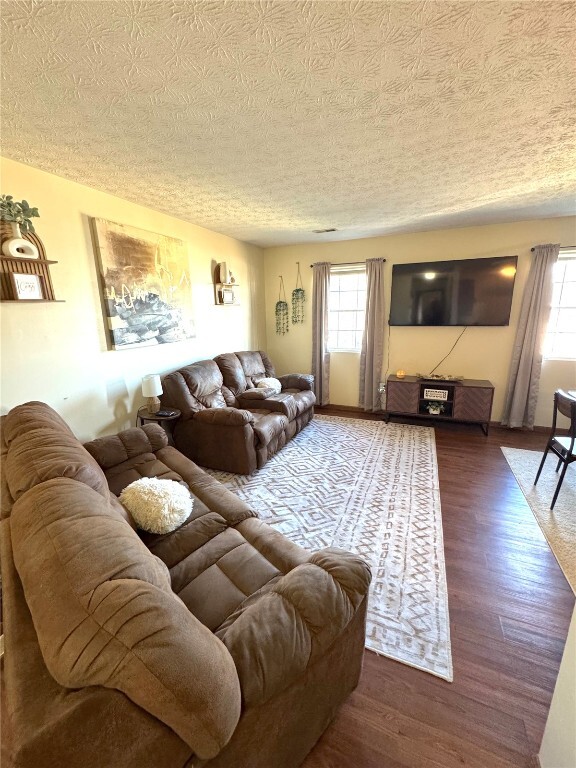 Photo - 1307 Main St