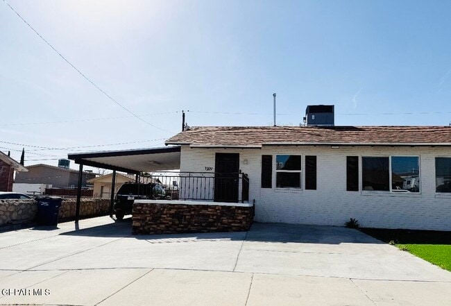 Photo - 1109 Huckleberry St