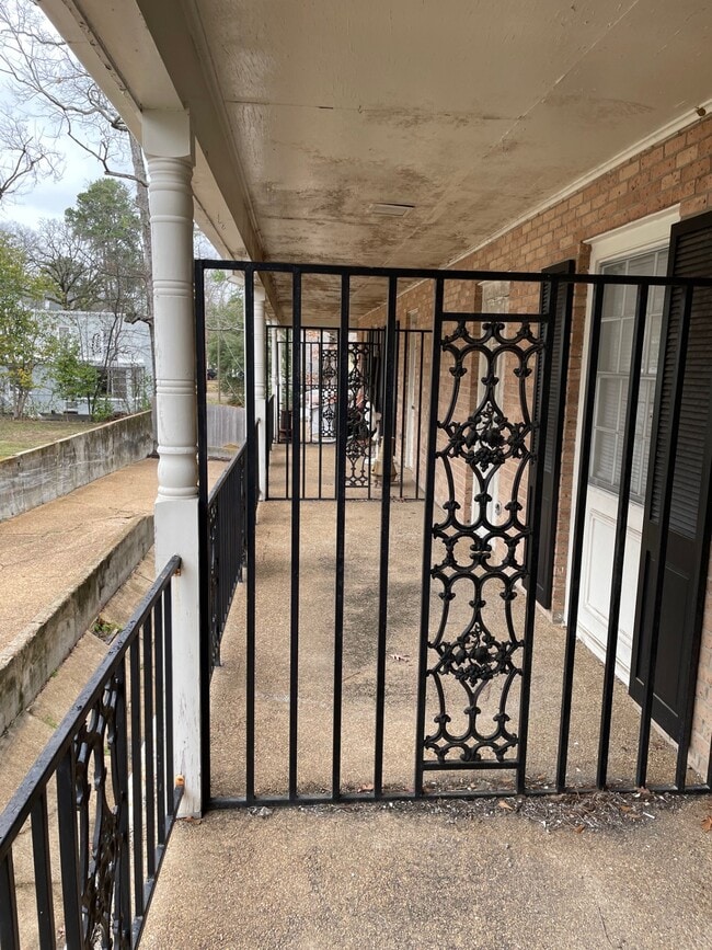 Photo - 910 Pinehurst Pl