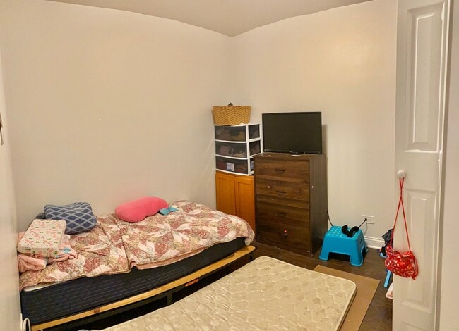 Photo - 254 W 31st St