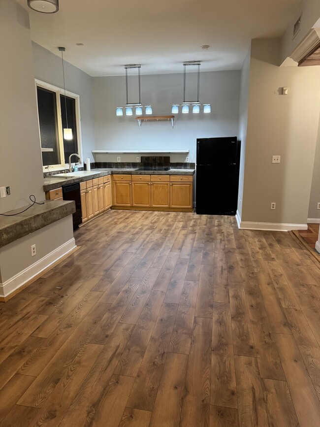 Kitchen - 413 E 38th St Townhome