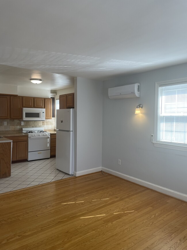 Photo - 633 N Nelson St