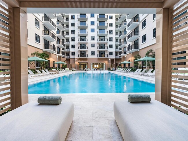 From cabanas to chaise lounges. Comfort meets class. - Modera Academical Village