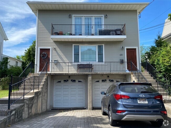 Building Photo - 69 Maple St Unit 2nd Floor Rental