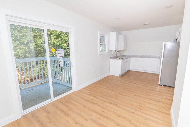 Photo - 84 Pembroke Ave