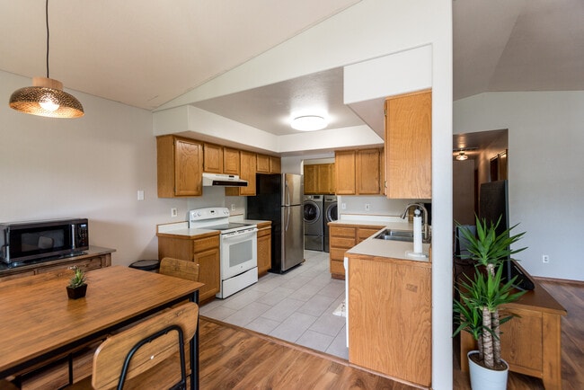 Photo - 485 Farber Dr