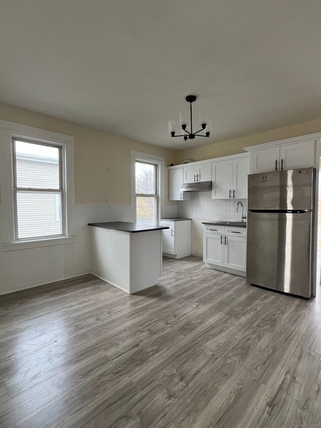 Building Photo - 109 Elizabeth St Unit 2