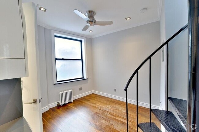 Building Photo - 326 E 35th St Unit 61 Rental
