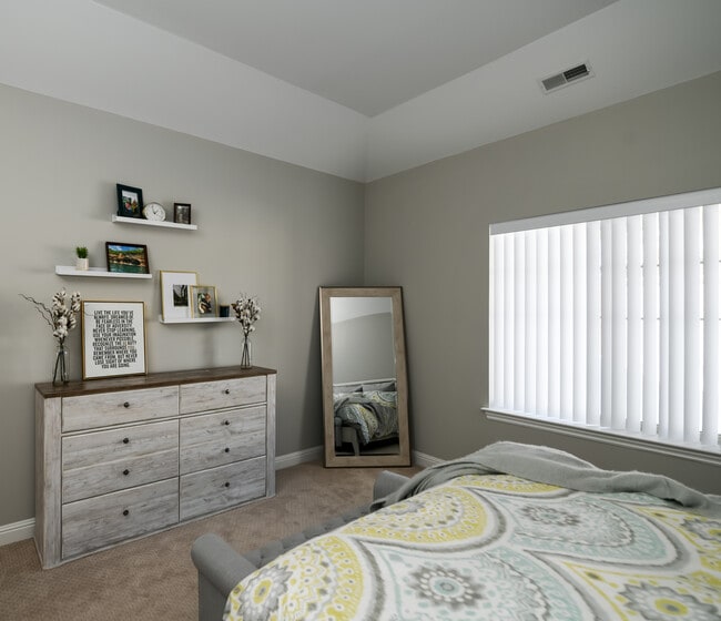 Encore Townhomes I Townhomes for Rent Utica, MI