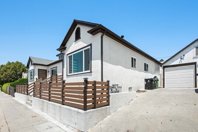 Photo - 508 N Kingsley Dr House