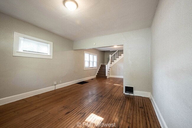 Photo - "Charming 3-Bed Duplex Gem in Indianapolis – Spacious 1300 Sq Ft Haven!"