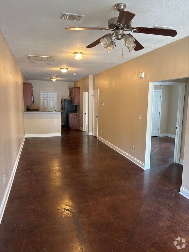 Building Photo - Charming 3-Bedroom, 2-Bathroom Duplex in G... Rental