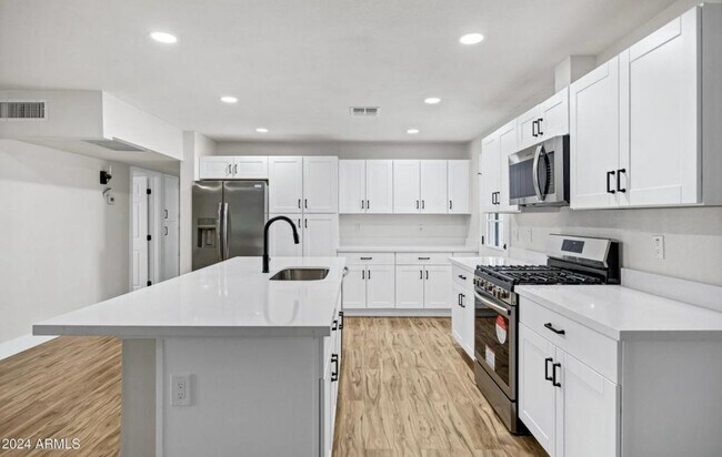 Photo - 1014 S Price Rd