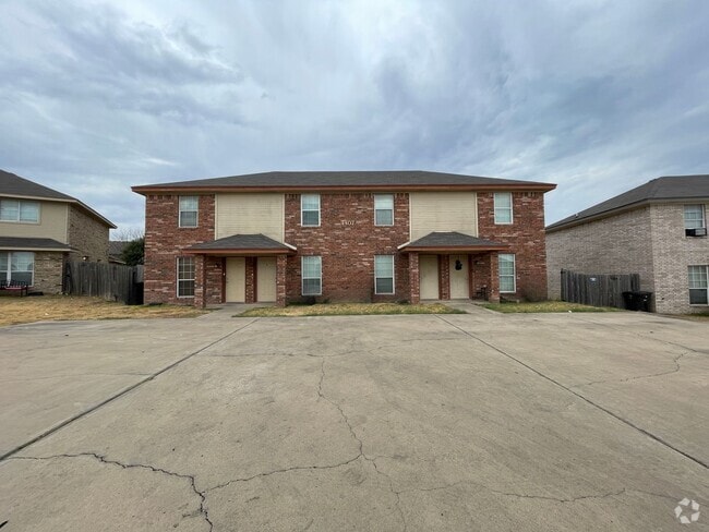 Building Photo - 4405 Abigail Dr Unit Apt A