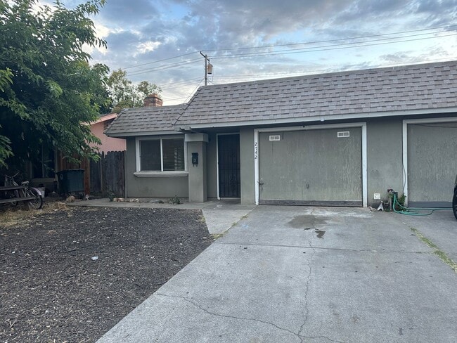 Building Photo - 2740 Mendonca Dr Rental