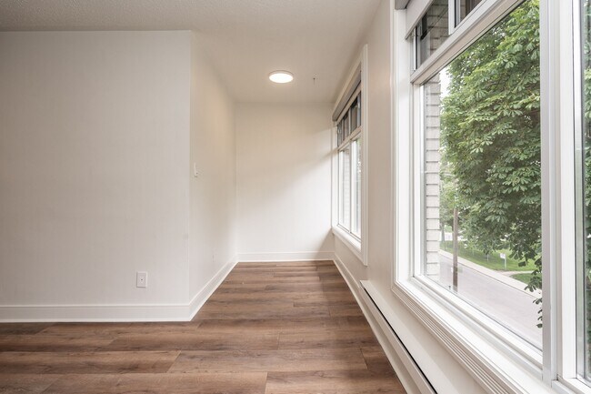 Photo - 28 Maynard Ave