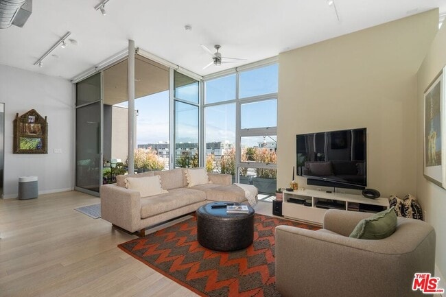 Photo - 4080 Glencoe Ave Unidad 420