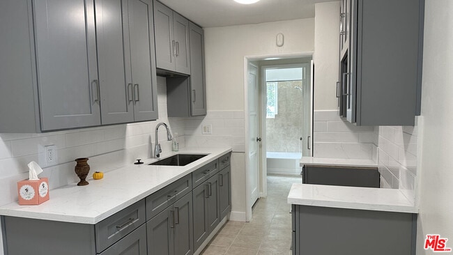 Building Photo - 11225 Emelita St Unit 11225