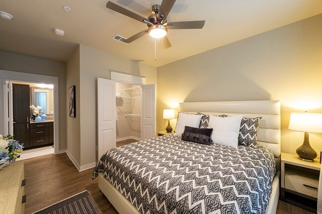 Building Photo - 30020 Creekside Ter Dr Unit 8203 Rental