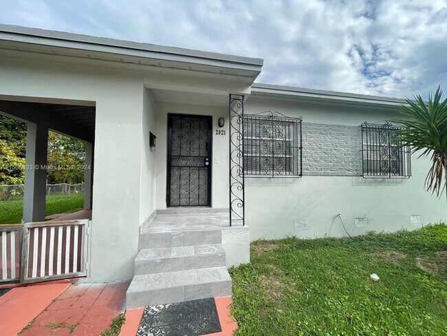 Photo - 2921 NW 21st Ave Casa