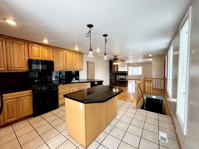 Building Photo - 1201 E 5600 S