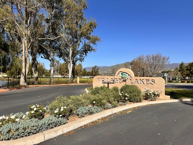 Building Photo - 2bd/2ba Home - Village Lakes Community