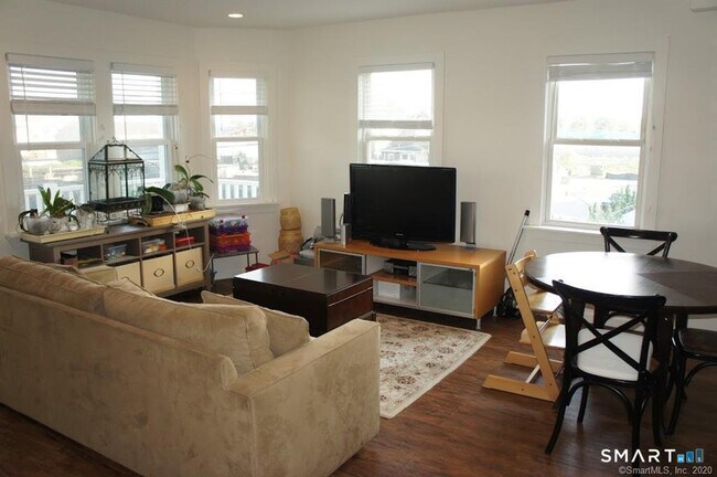Photo - 16 Manor St Unit B