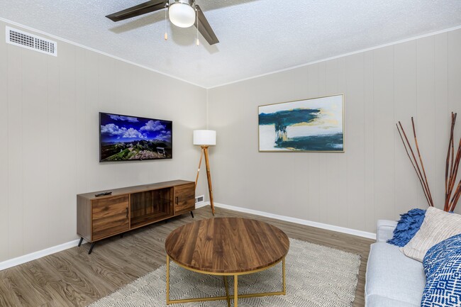 Oak Creek Apartments