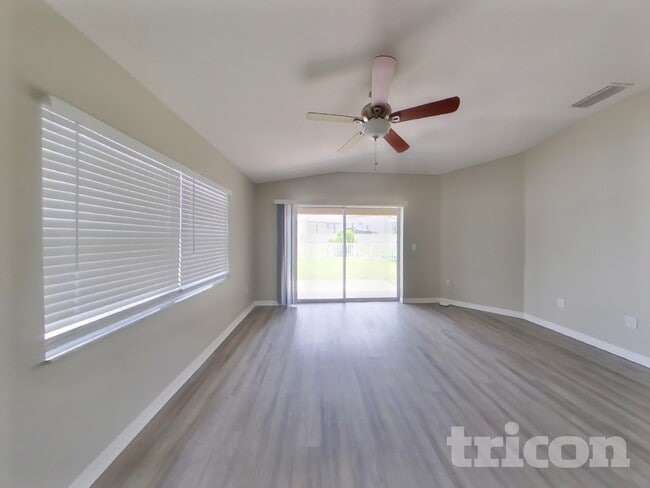 Photo - 3418 Thistledown Ln