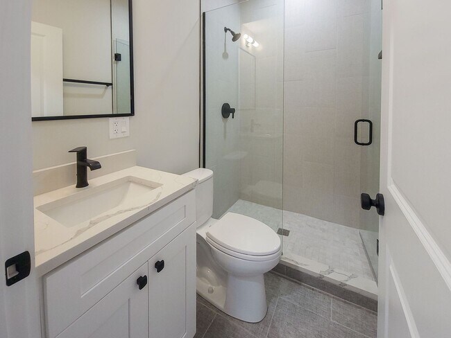 Photo - 2020 W Montrose Ave Unit 2C