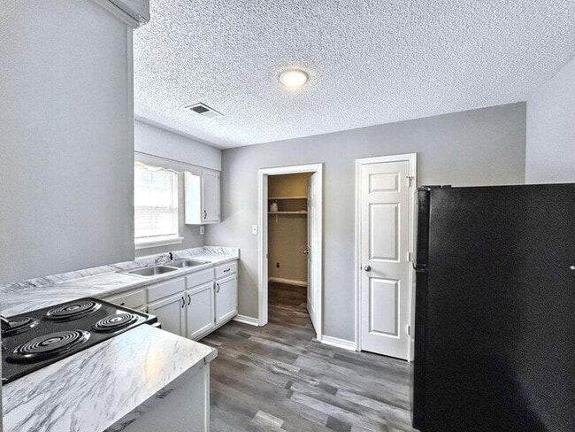 Photo - 2777 Caffey St