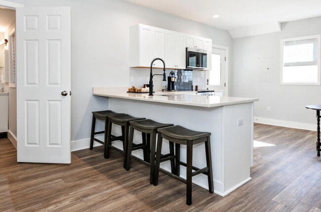 Photo - 92 E Main St