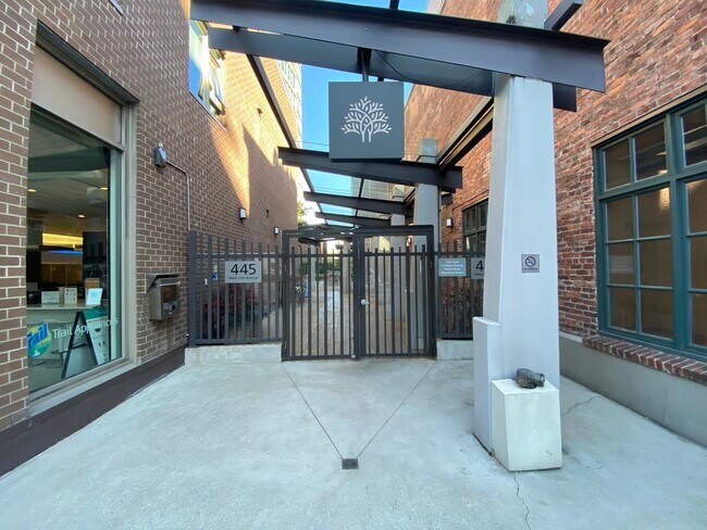 Photo - 445 2nd Av W