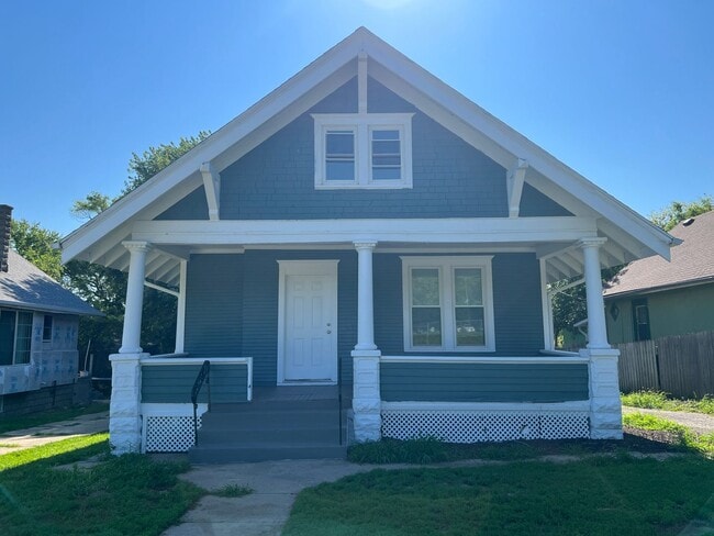 Building Photo - Remodeled 2BR+ Home in Adams Park!