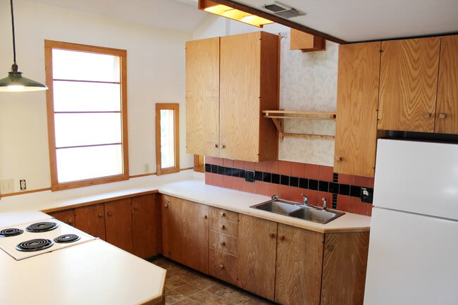 Photo - 445 NE Morton St