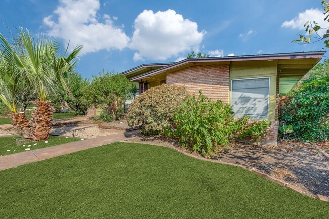 Photo - 2 Bed/2 Bath in Northeast Park Subdivision