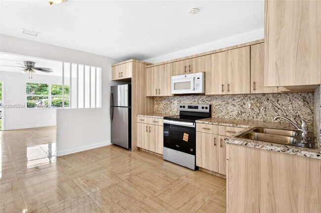 Photo - 1350 NE 149th St Unit 2