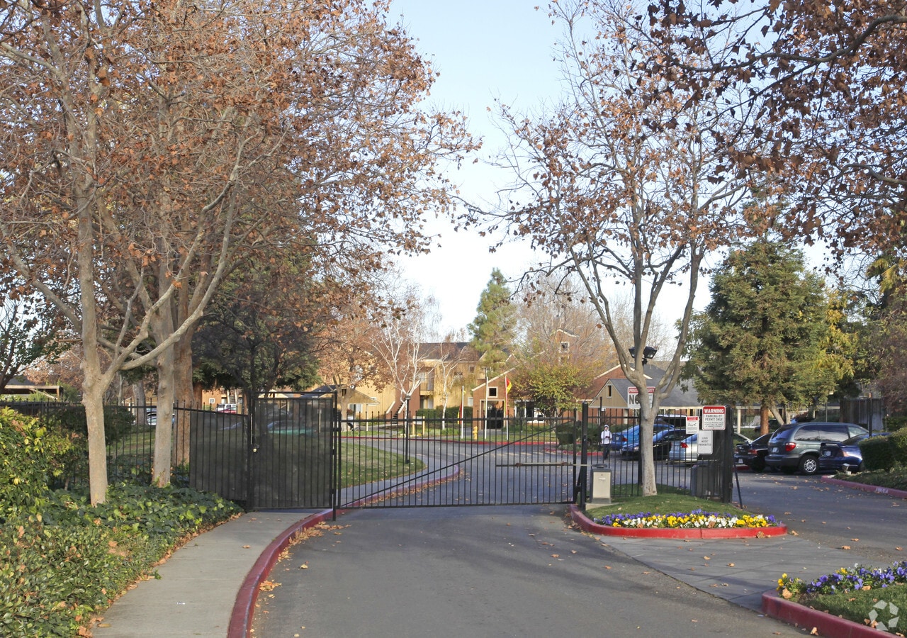 Villa Monterey Apartments - Villa Monterey Apartments