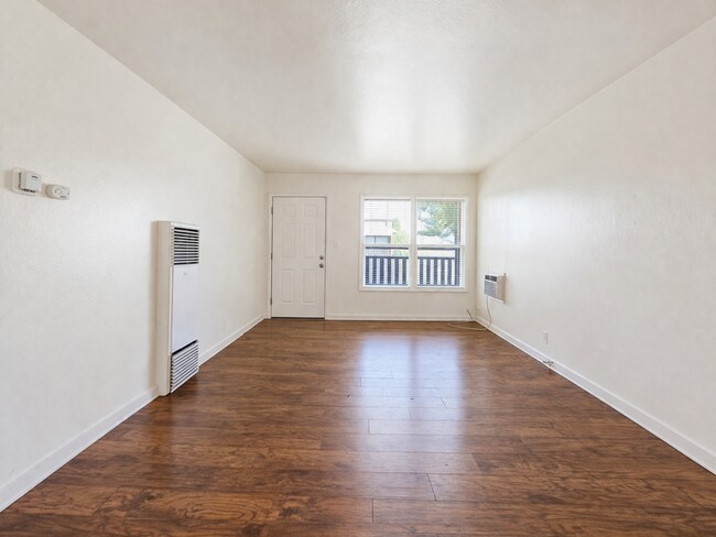 Photo - 1916 E Hunter Ave