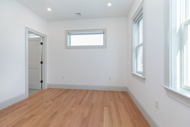 Photo - 16 Church St Unit 2