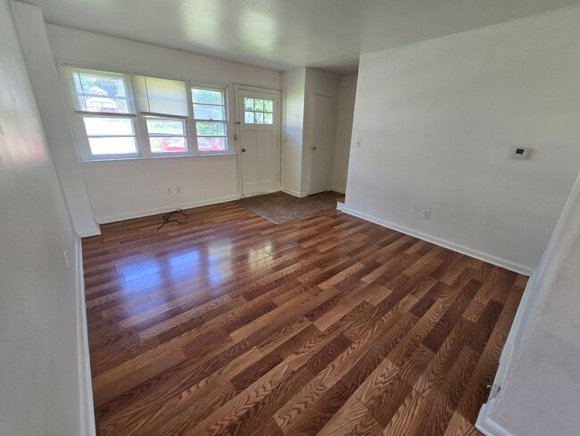 $900 - 2 Bedroom 1 Bathroom Townhome - $900 - 2 Bedroom 1 Bathroom Townhome